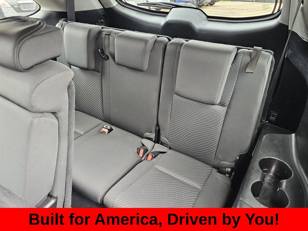 2019 Toyota Highlander LE - Photo 15