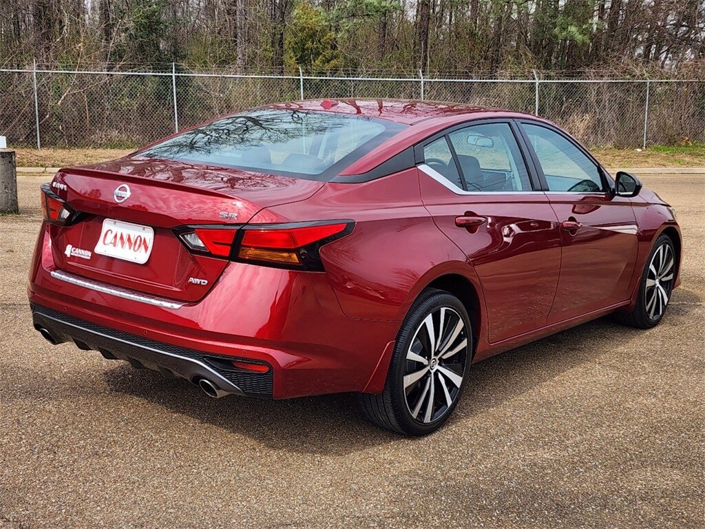 2022 Nissan Altima 2.5 SR photo 3
