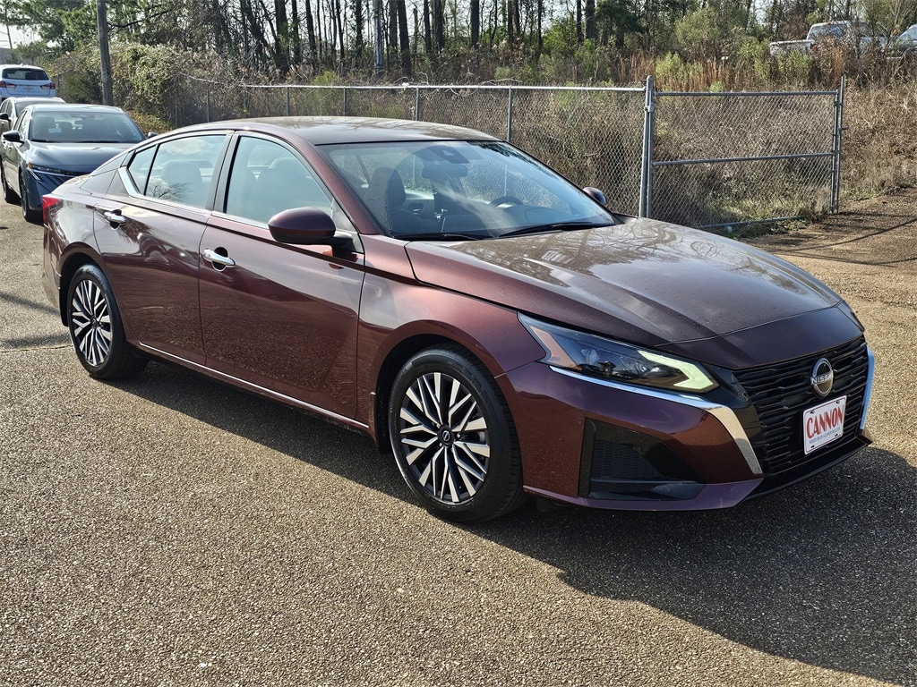 2023 Nissan Altima SV's photo