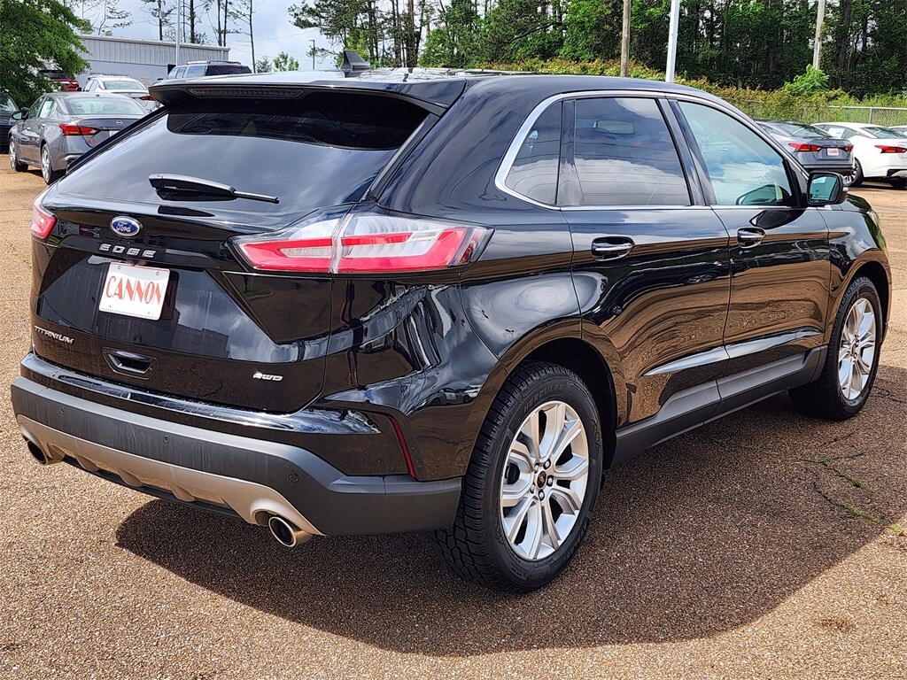 2023 Ford Edge Titanium photo 3