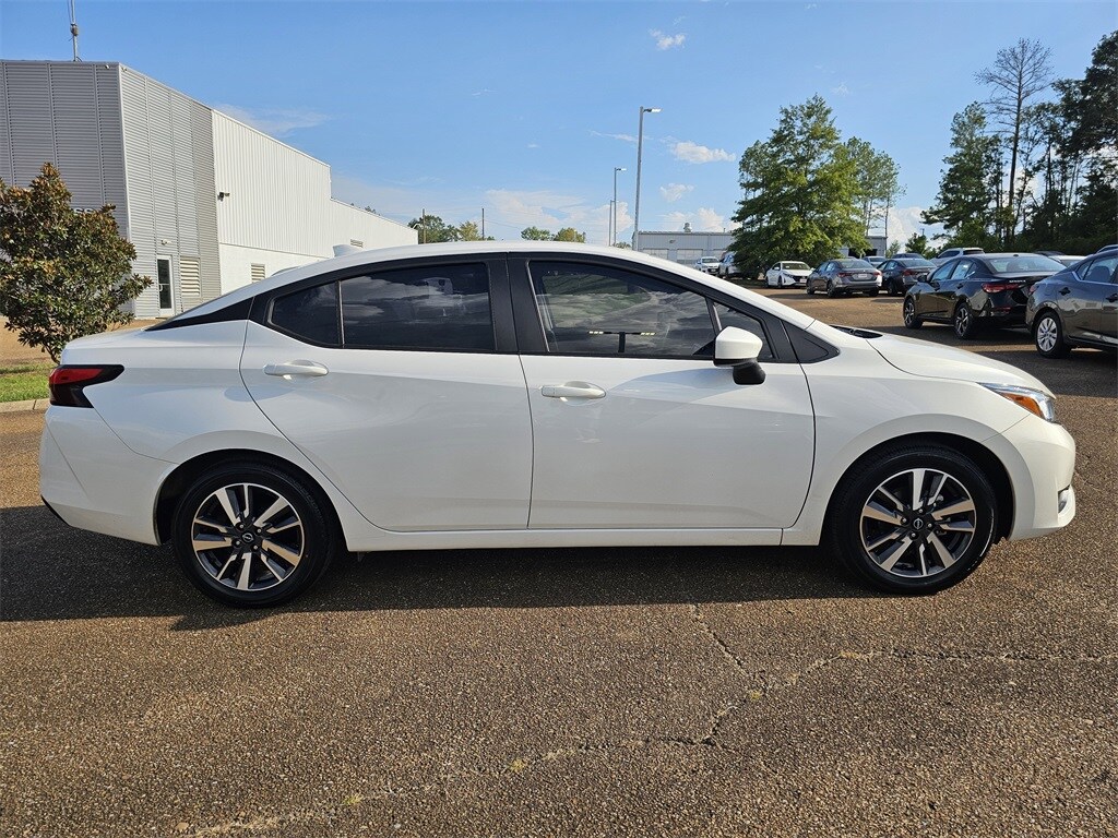 2024 Nissan Versa 1.6 SV photo 3