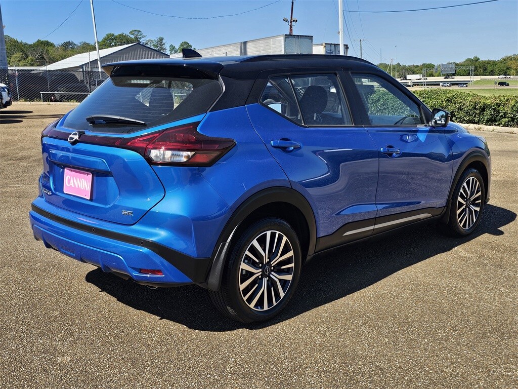 2023 Nissan Kicks SR photo 4