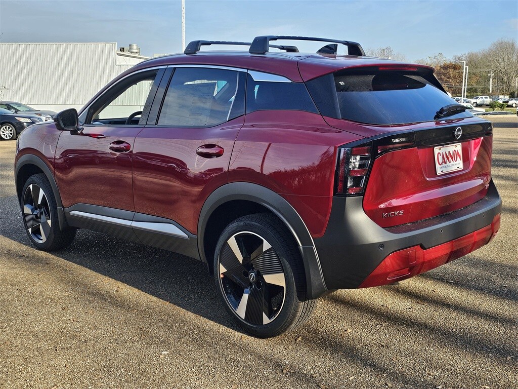 2026 Nissan Kicks SR photo 3