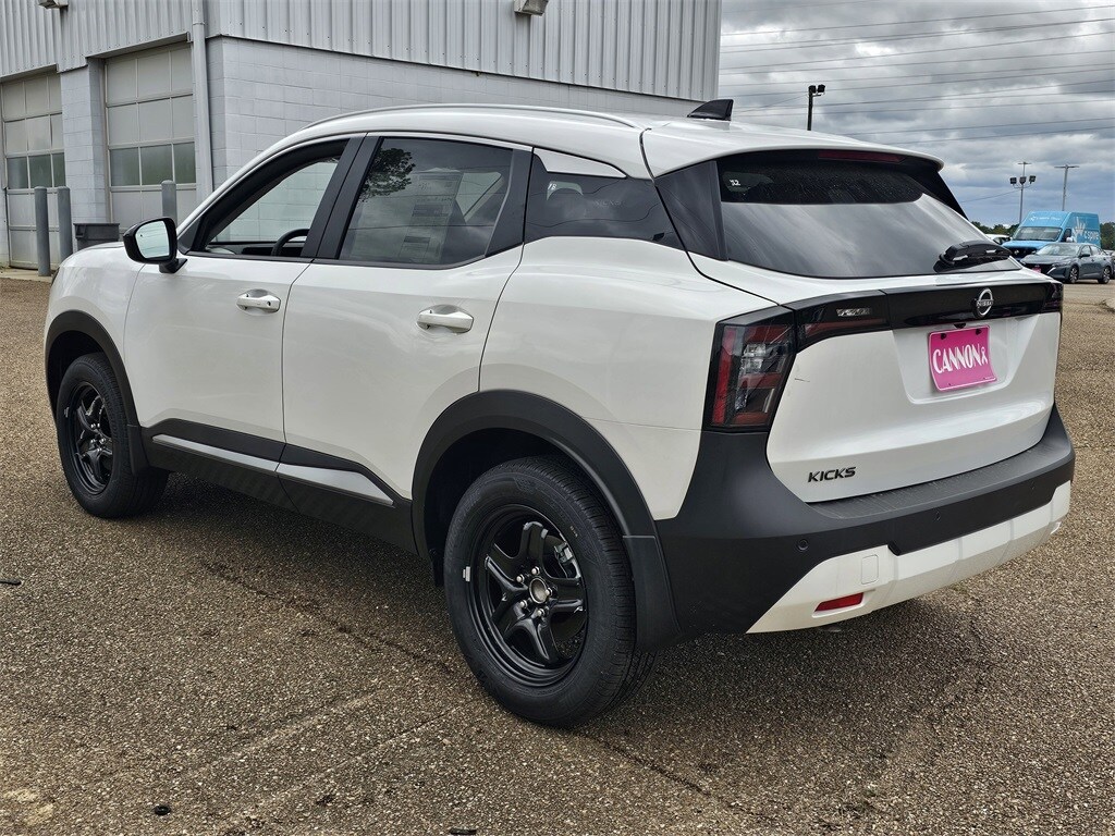 2026 Nissan Kicks SV photo 3