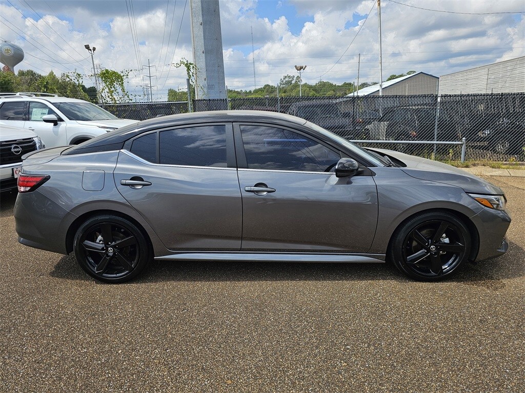 2023 Nissan Sentra SR photo 3
