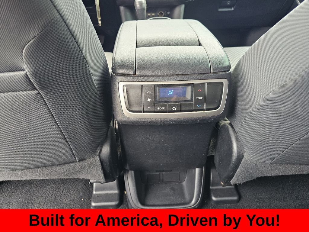 2019 Toyota Highlander LE - Photo 16