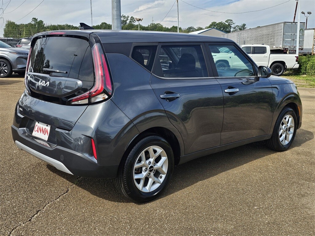 2023 Kia Soul LX photo 4