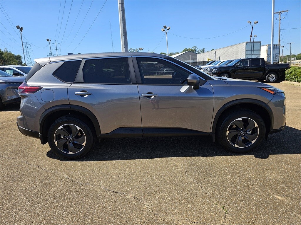 2024 Nissan Rogue SV photo 3