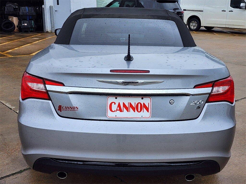 2014 Chrysler 200 S photo 4