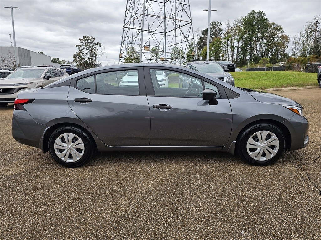 2024 Nissan Versa 1.6 S photo 3