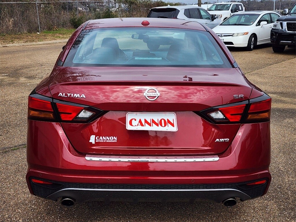 2022 Nissan Altima 2.5 SR photo 4