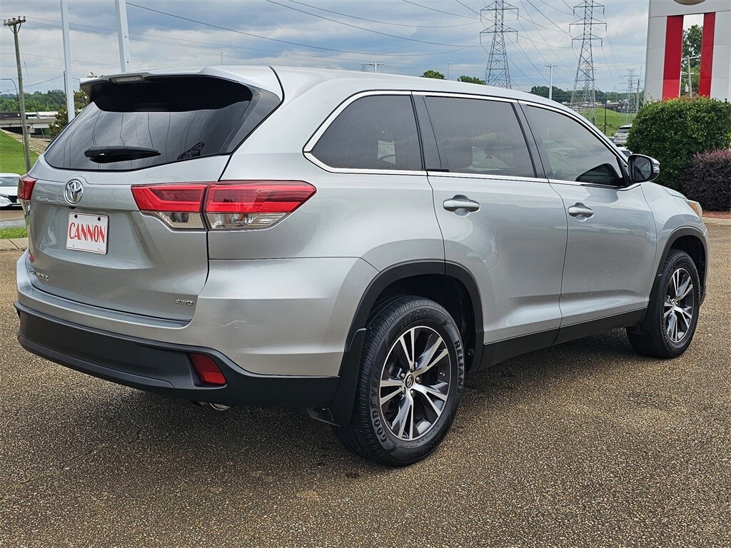 2019 Toyota Highlander LE photo 2