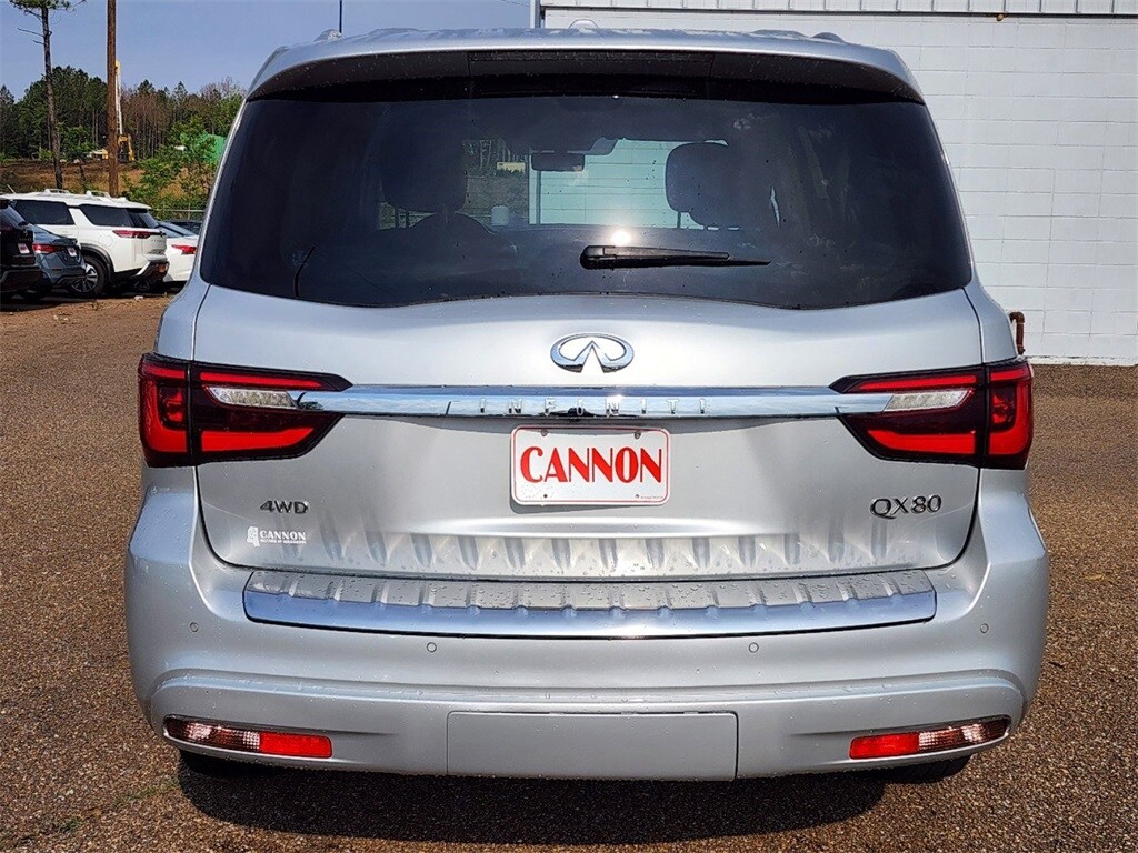 2020 Infiniti QX80 Luxe photo 4