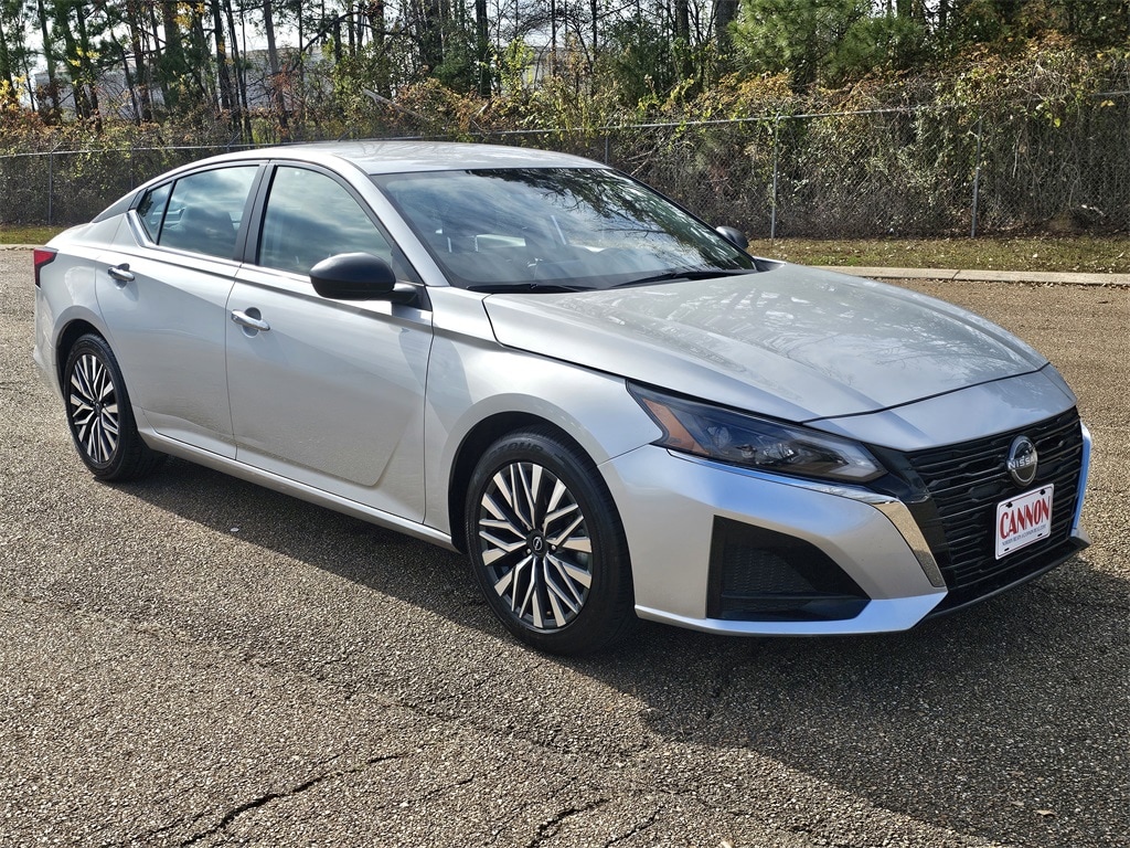 Used 2024 Nissan Altima 2.5 SV Sedan