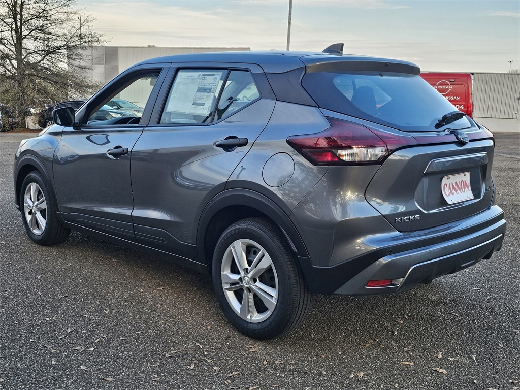 New 2025 Nissan Kicks Play S SUV