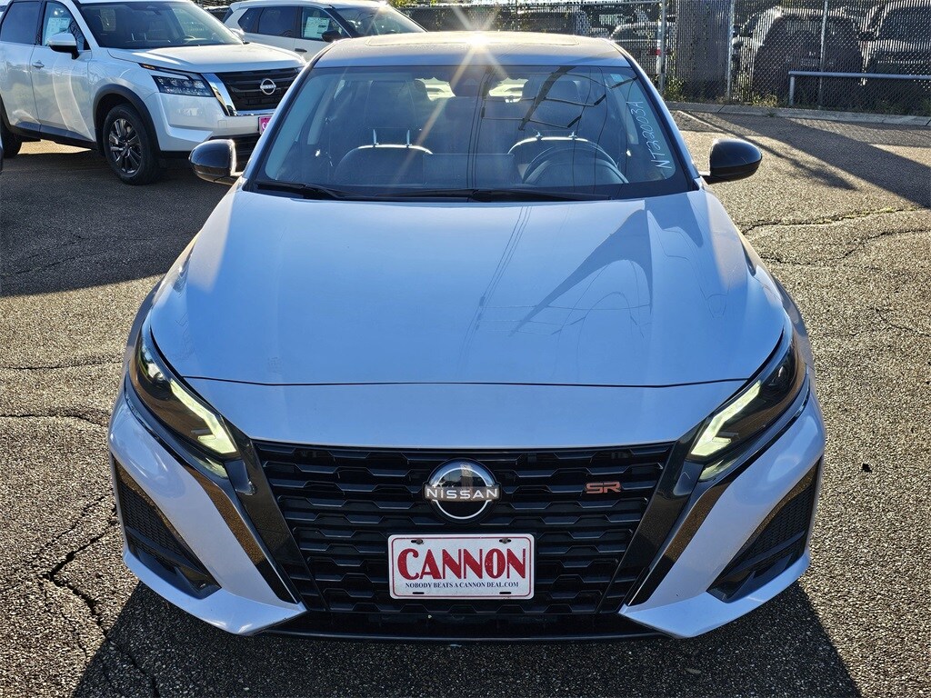 2023 Nissan Altima 2.5 SR photo 2