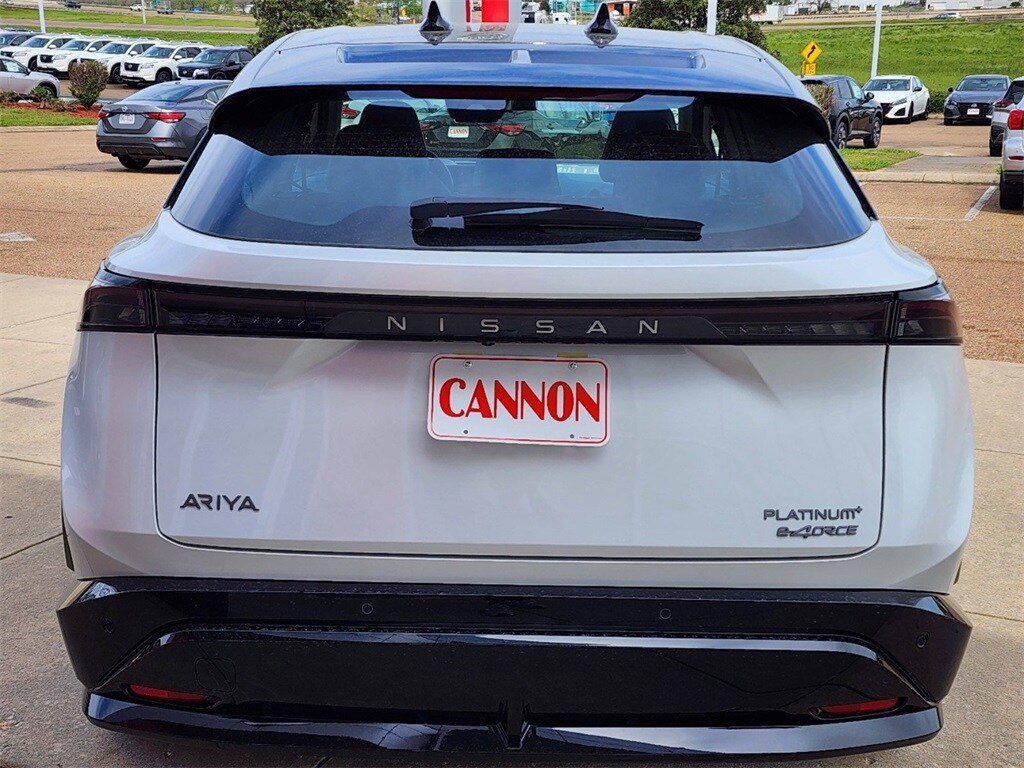 2023 Nissan ARIYA Platinum photo 4