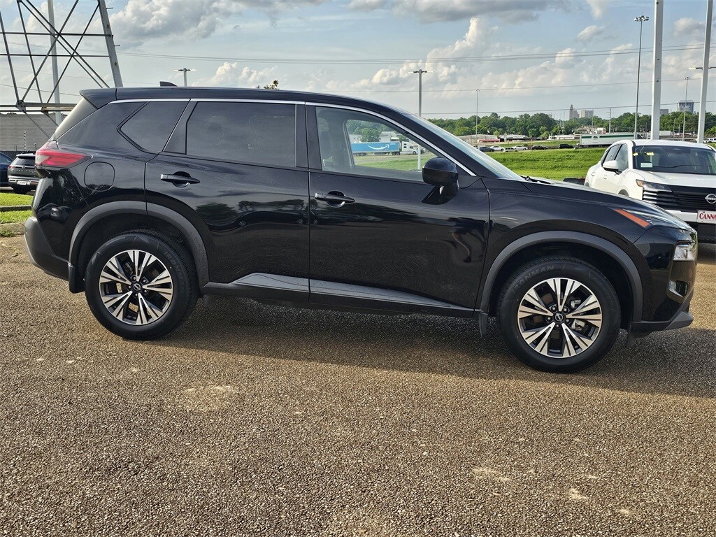 2023 Nissan Rogue SV photo 3