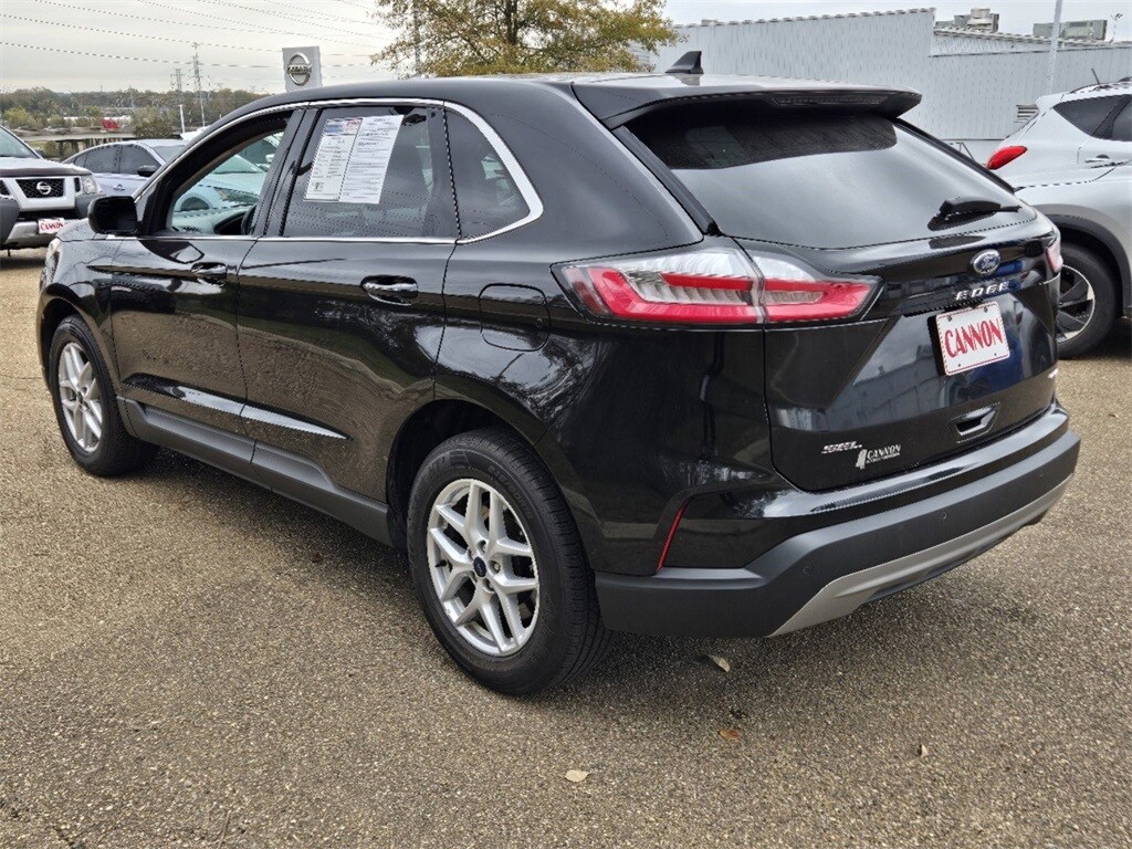 2022 Ford Edge SEL photo 4