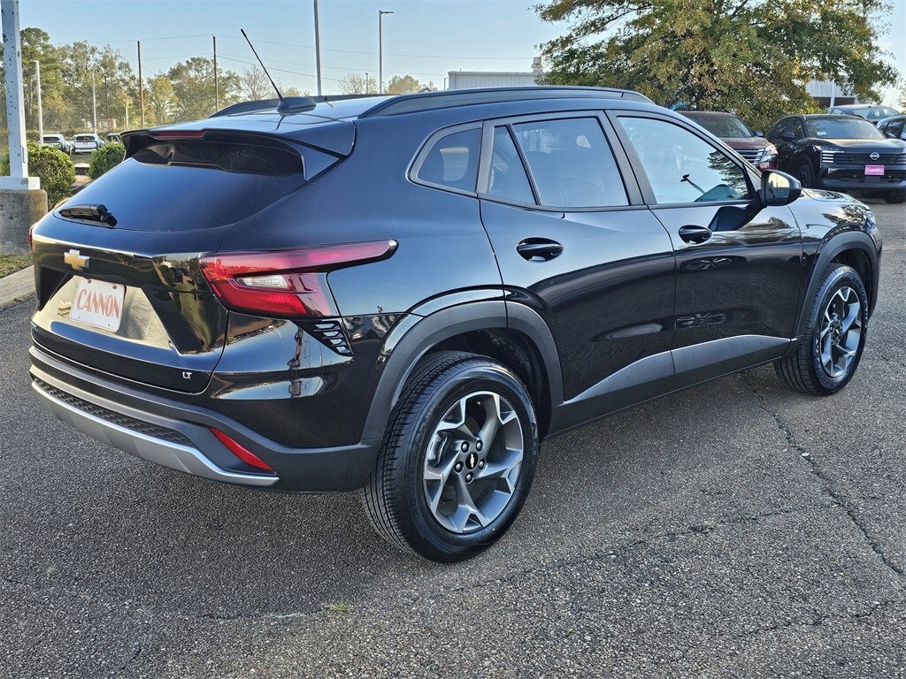 2024 Chevrolet Trax LT photo 4