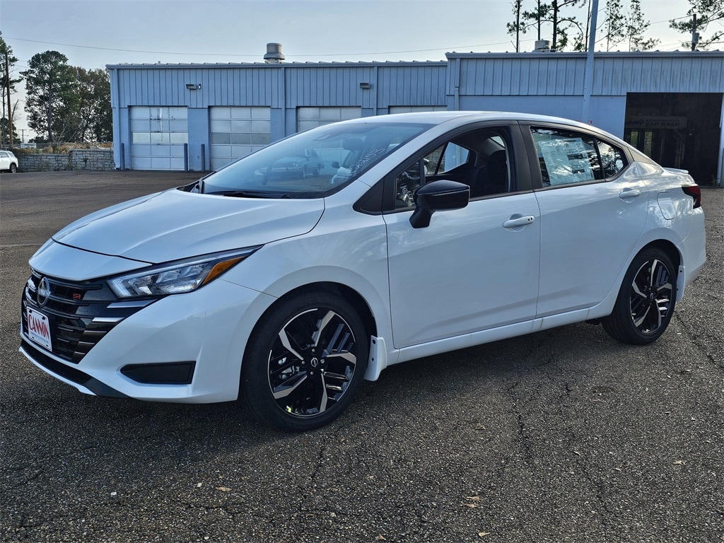 New 2025 Nissan Versa 1.6 SR Sedan