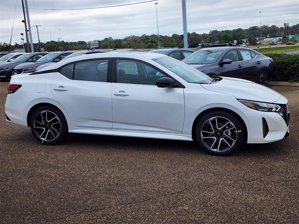 2025 Nissan Sentra SR photo 2