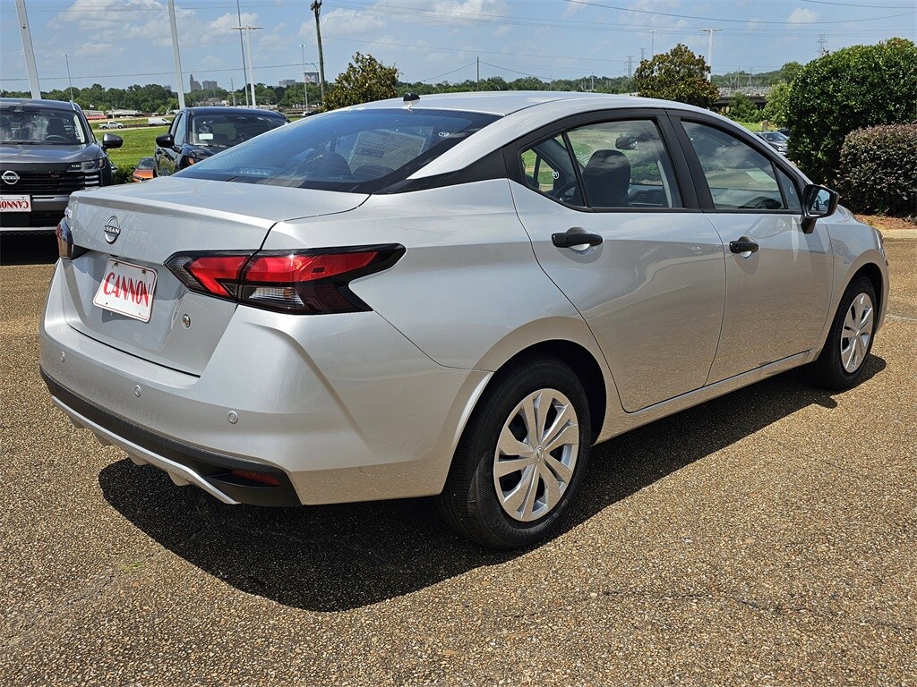 2025 Nissan Versa 1.6 S photo 4