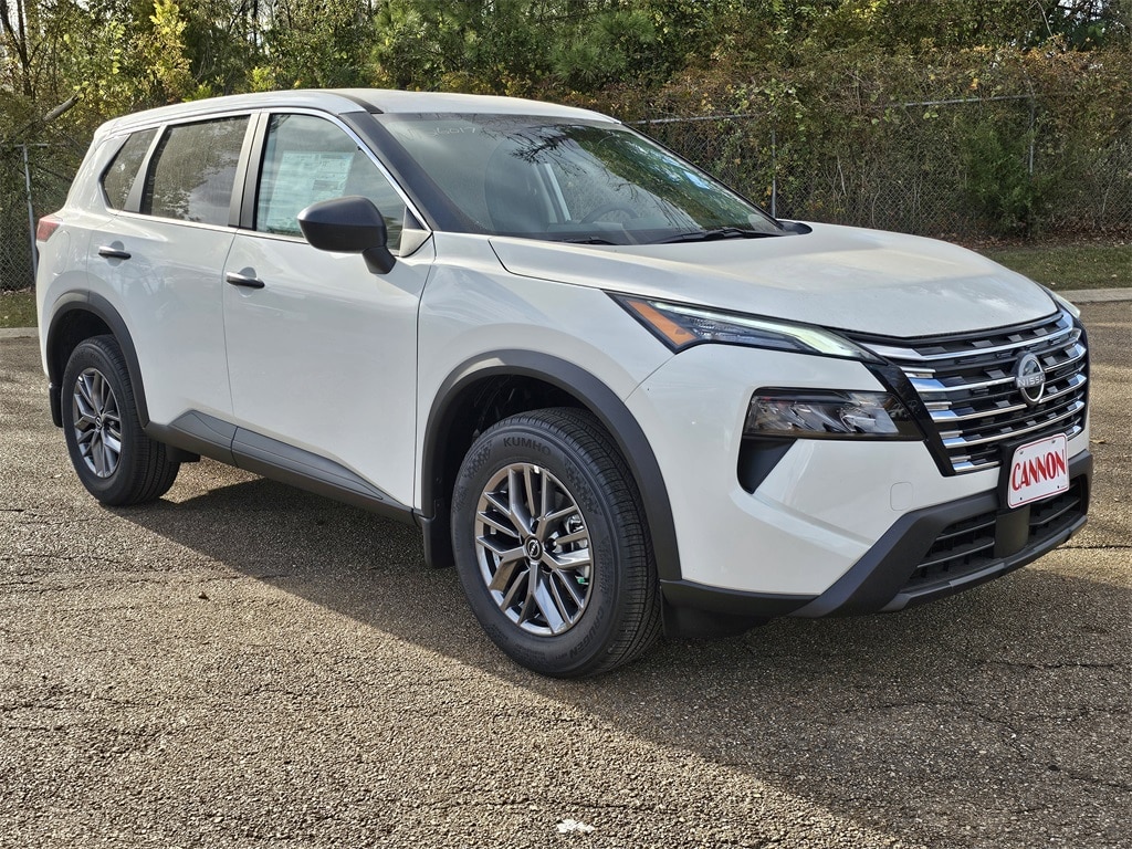 2026 Nissan Rogue S's photo