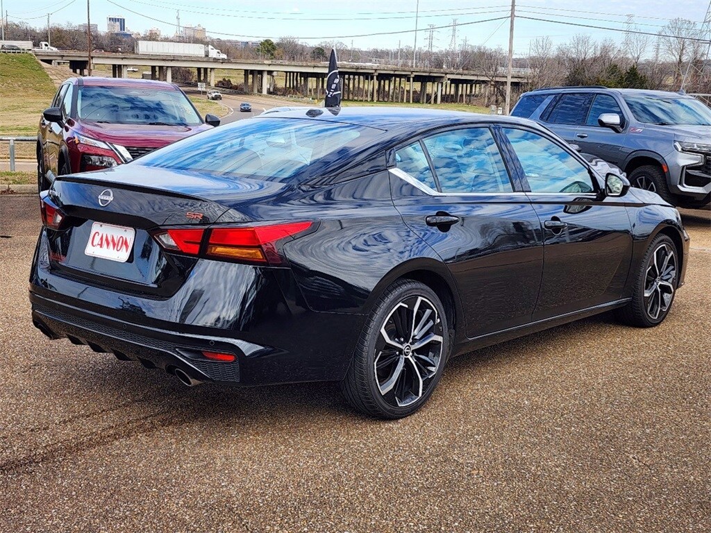 2023 Nissan Altima 2.5 SR photo 3