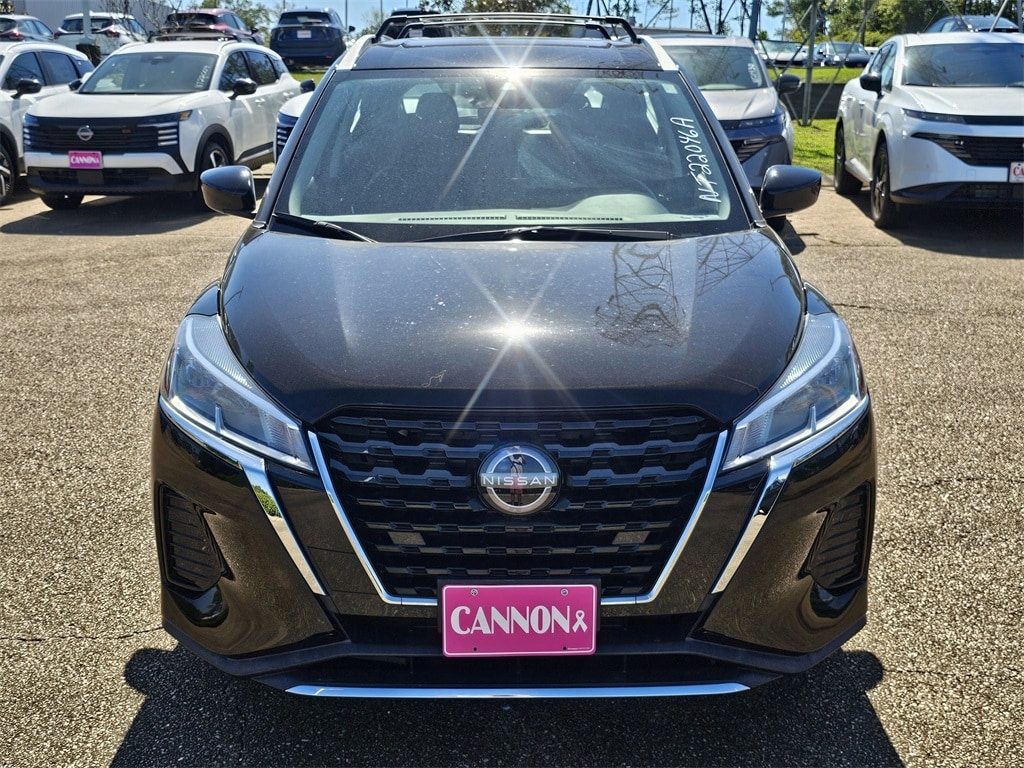 2022 Nissan Kicks SV photo 2