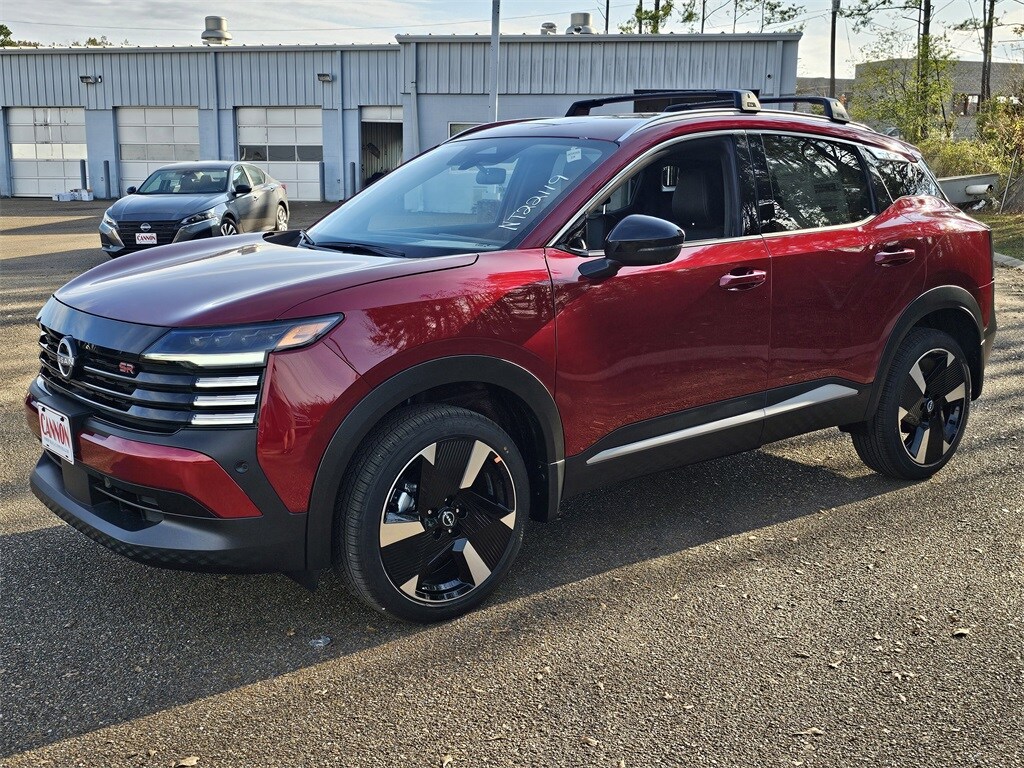 2026 Nissan Kicks SR photo 4