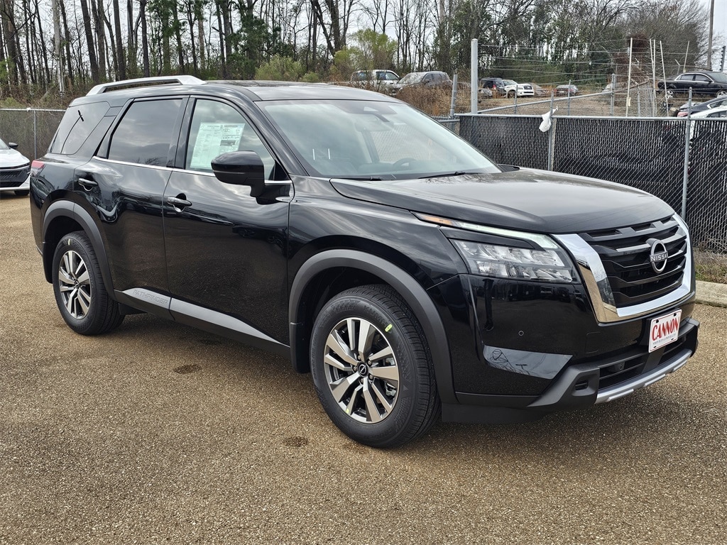 2025 Nissan Pathfinder SL's photo