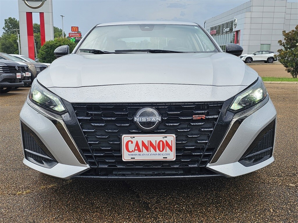 2024 Nissan Altima 2.5 SR photo 2