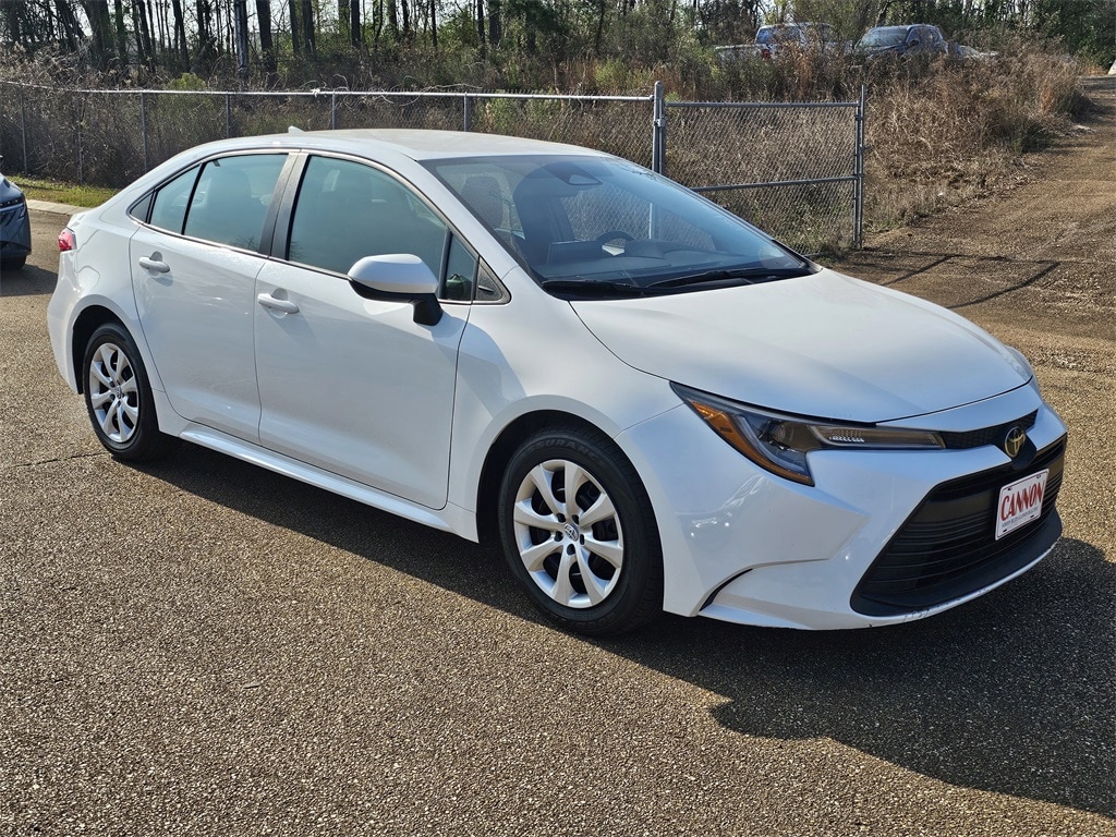2023 Toyota Corolla LE's photo
