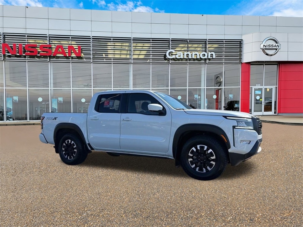 2024 Nissan Frontier PRO-X's photo