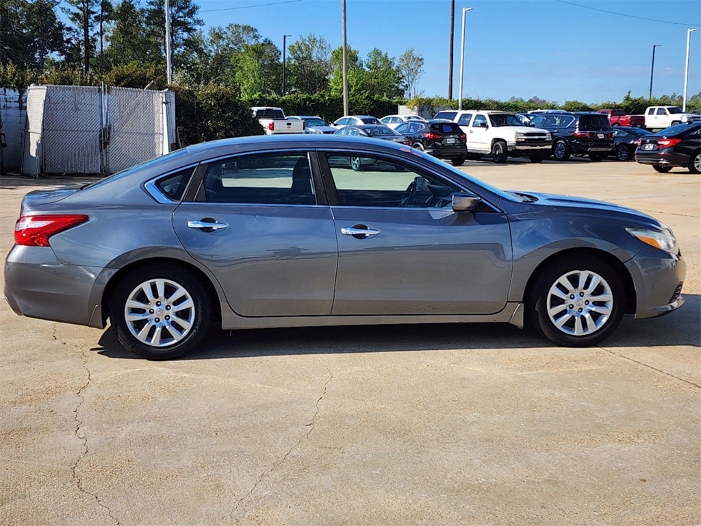 Used 2017 Nissan Altima S with VIN 1N4AL3AP5HN349023 for sale in Jackson, MS