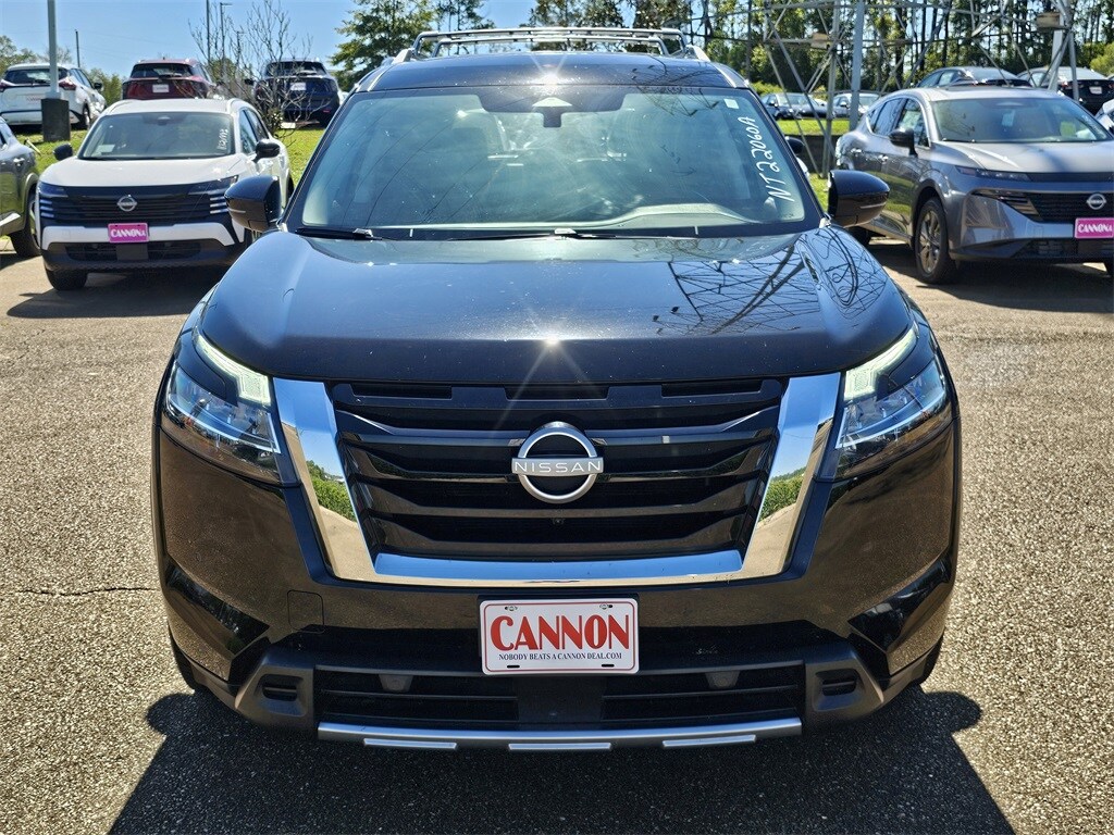 2024 Nissan Pathfinder SL photo 2