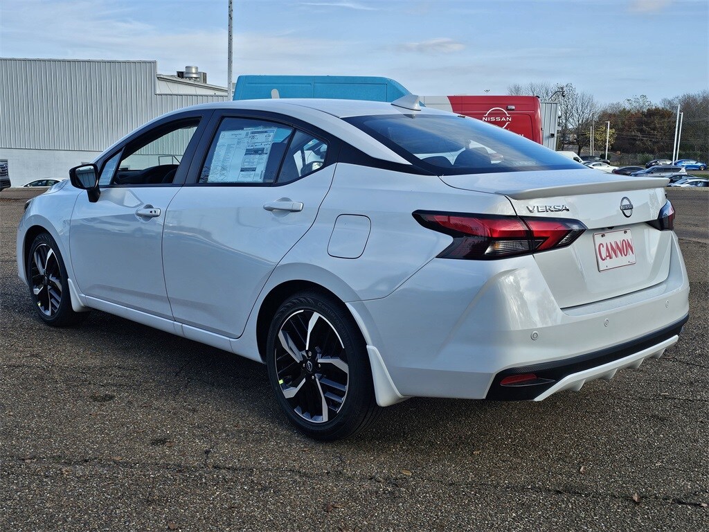 New 2025 Nissan Versa 1.6 SR Sedan