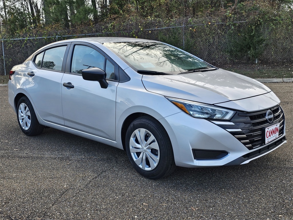 2025 Nissan Versa Sedan S's photo