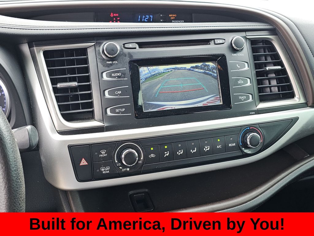 2019 Toyota Highlander LE - Photo 9
