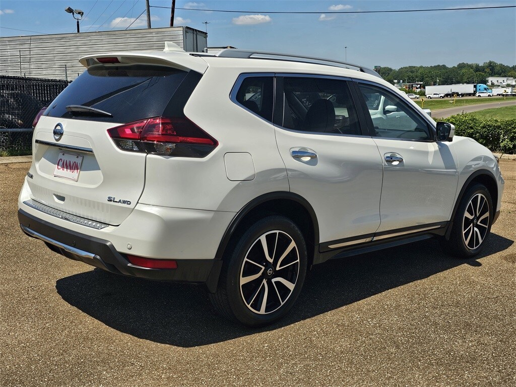 2020 Nissan Rogue SL photo 2