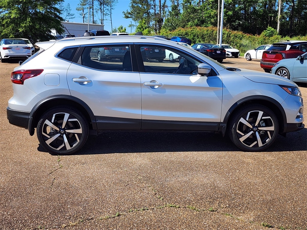 Used 2021 Nissan Rogue Sport SL with VIN JN1BJ1CV0MW570136 for sale in Jackson, MS