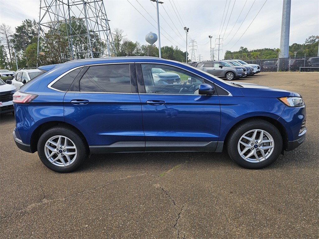 2022 Ford Edge SEL photo 3