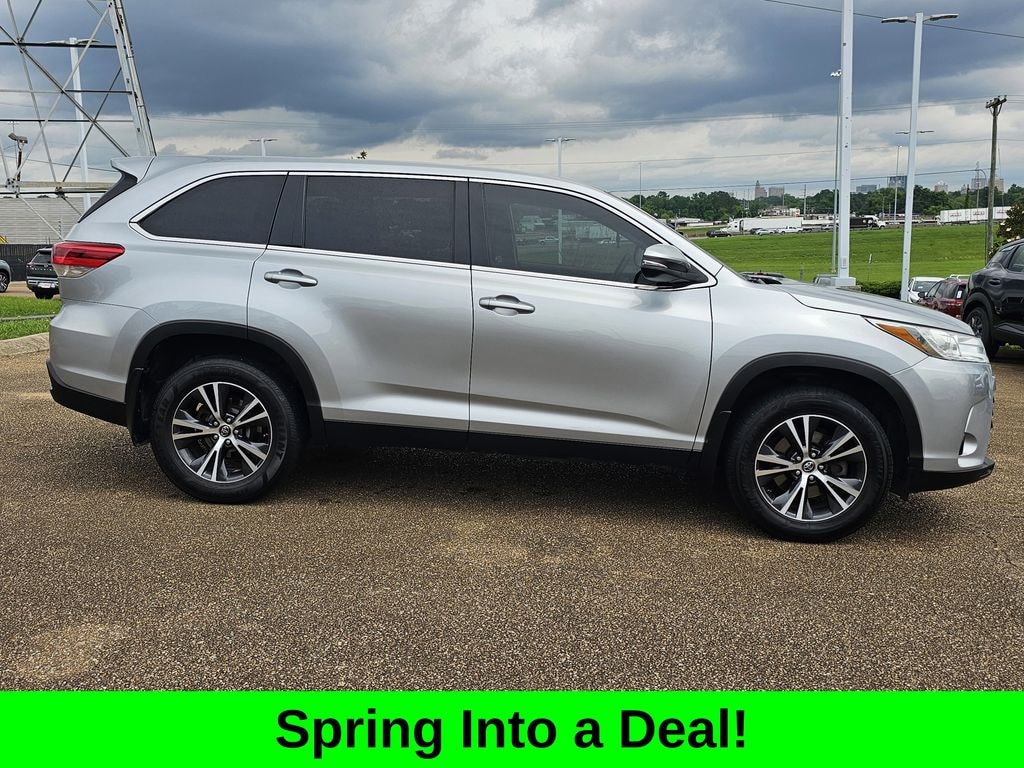 Used 2019 Toyota Highlander LE V6 SUV