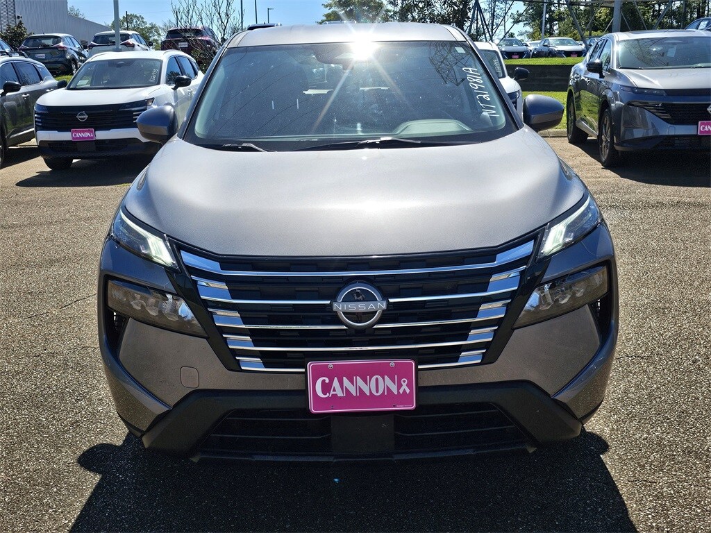 2024 Nissan Rogue SV photo 2