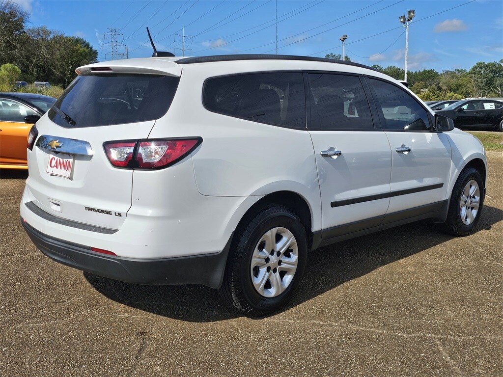 2016 Chevrolet Traverse LS photo 4