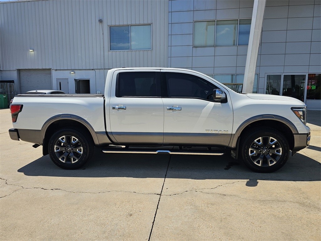 2024 Nissan Titan Platinum Reserve photo 3