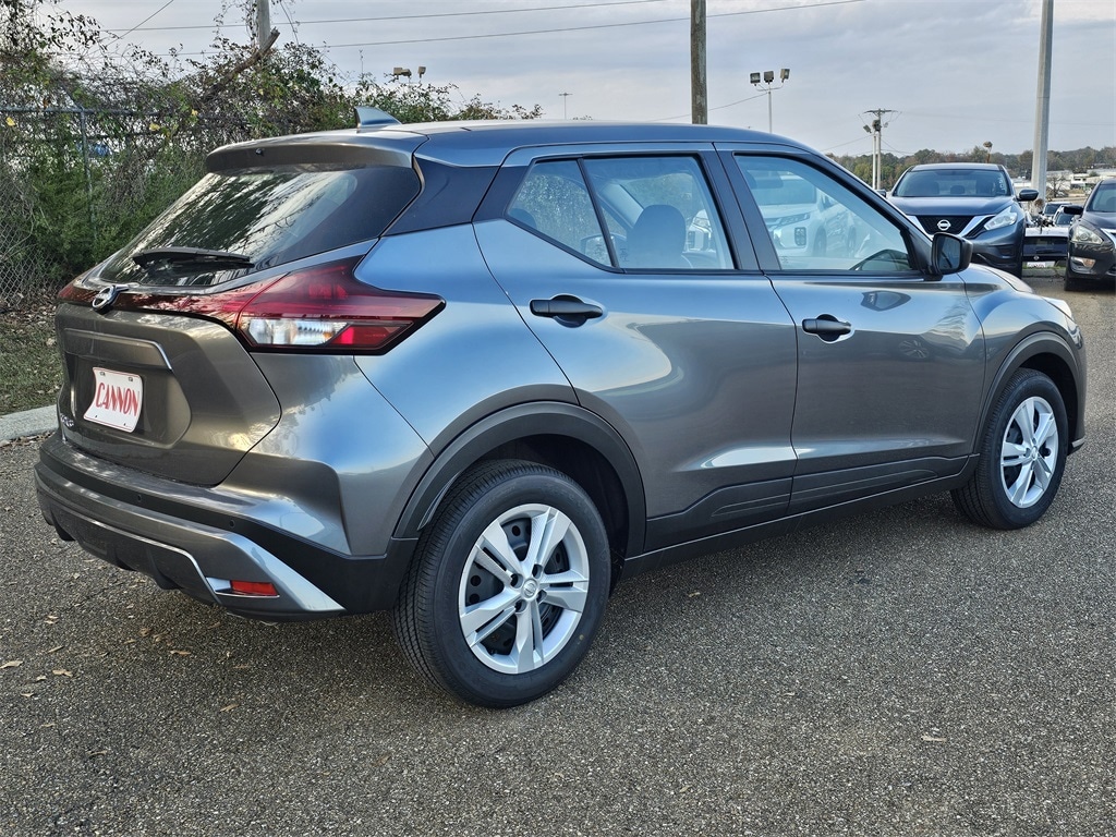 New 2025 Nissan Kicks Play S SUV