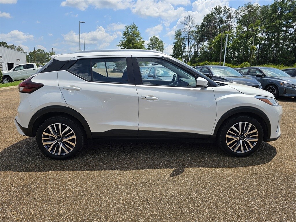 2023 Nissan Kicks SV photo 3