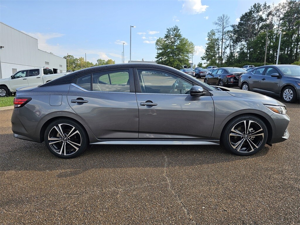 2023 Nissan Sentra SR photo 3